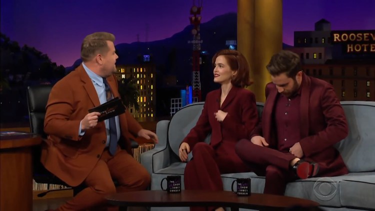 美剧《政客》演员zoey deutch和ben platt一起做客脱口秀节目,欢乐