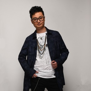 简介:职业:歌手,作曲,编曲,音乐制作,音乐会键盘手,流行钢琴键盘教学