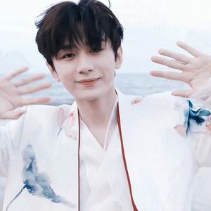 毅琦吃糖