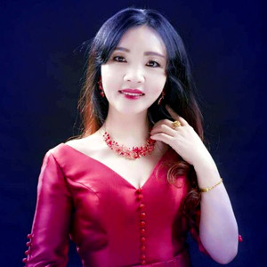 网络女歌手红豆图片