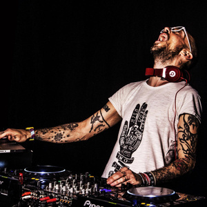 Luca Debonaire