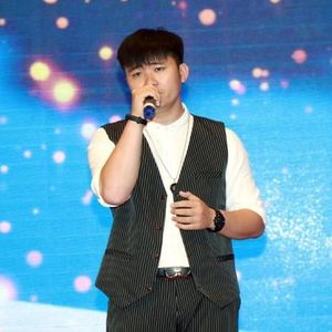 李宏洲图片