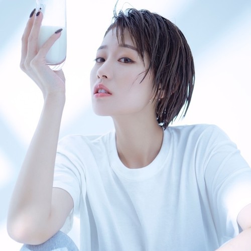 伊莹资料,伊莹最新歌曲,伊莹MV视频,伊莹音乐专辑,伊莹好听的歌