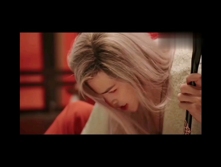 越南mv《三更》《泪色》《真爱》《自心》歌曲是短片前面的二胡