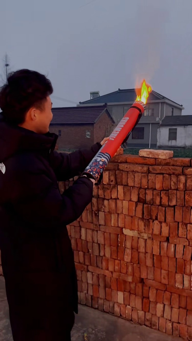 加特林机枪 #烟花? 这加特林哒哒哒地我都怕把我家小院墙给炸倒了